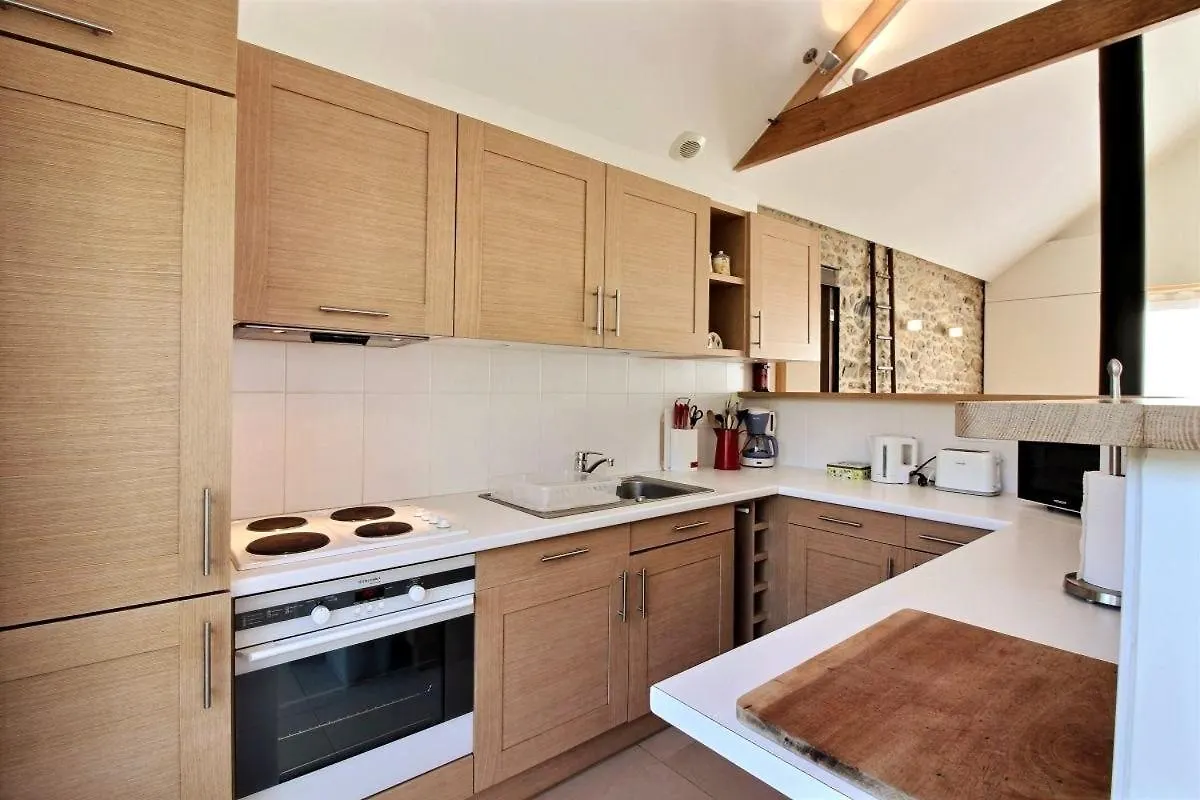 Дом отдыха Beautiful Renovated Farmhouse Le Cellier Лансьё